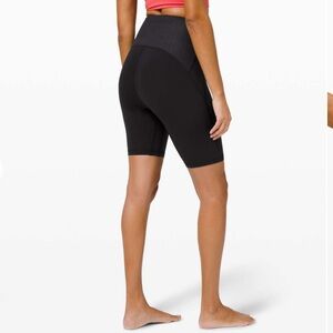 Lululemon Blissful Bend Super High-Rise Short 8" Black size 2